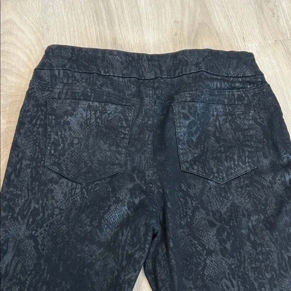 Chico's Black Pull on Foil Snakeskin Jeans for Women, Size 10 - Picture 6 of 7